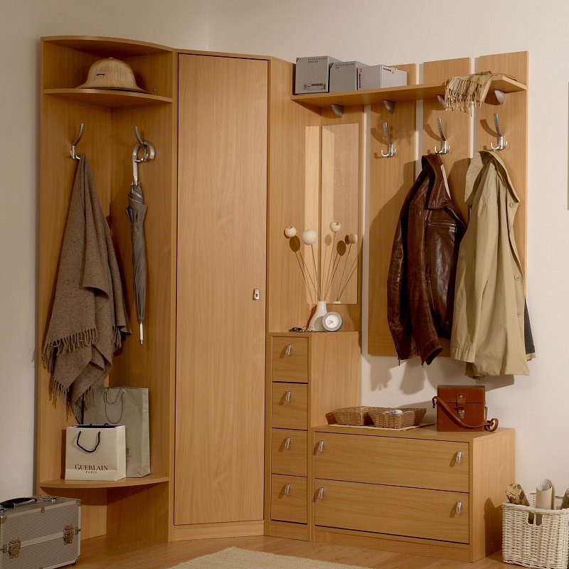 Угловой распашной шкаф в спальню Комфорт